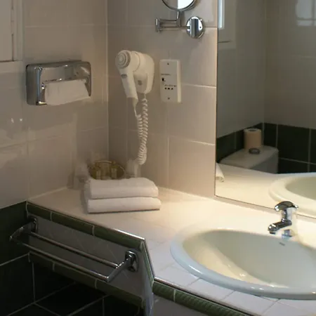 La Tomette, The Originals Relais 3*