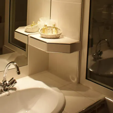 Hotel La Tomette, The Originals Relais Vitrac (Cantal)