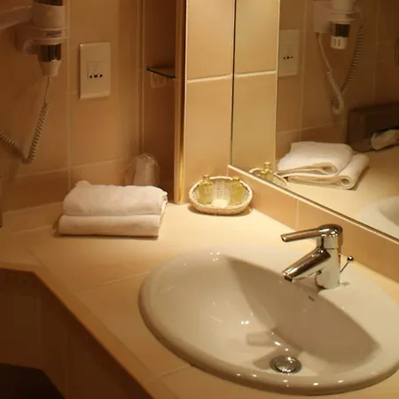 La Tomette, The Originals Relais Vitrac (Cantal)
