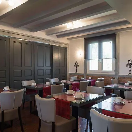 La Tomette, The Originals Relais Hotel Vitrac (Cantal)