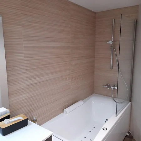 La Tomette, The Originals Relais Hotel Vitrac (Cantal)