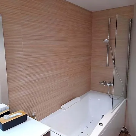 Ξενοδοχείο La Tomette, The Originals Relais 3*