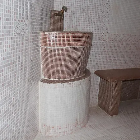 La Tomette, The Originals Relais Hotel 3*