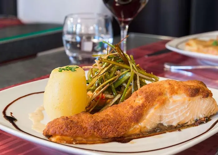 La Tomette, The Originals Relais Hotel 3*