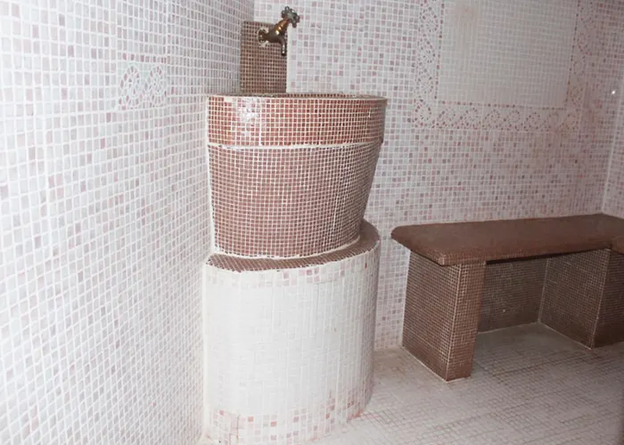 La Tomette, The Originals Relais Hotel 3*