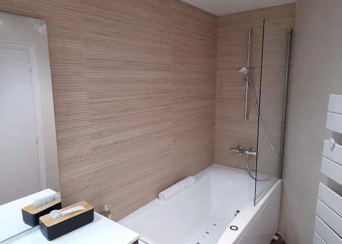 La Tomette, The Originals Relais Отель Vitrac (Cantal)