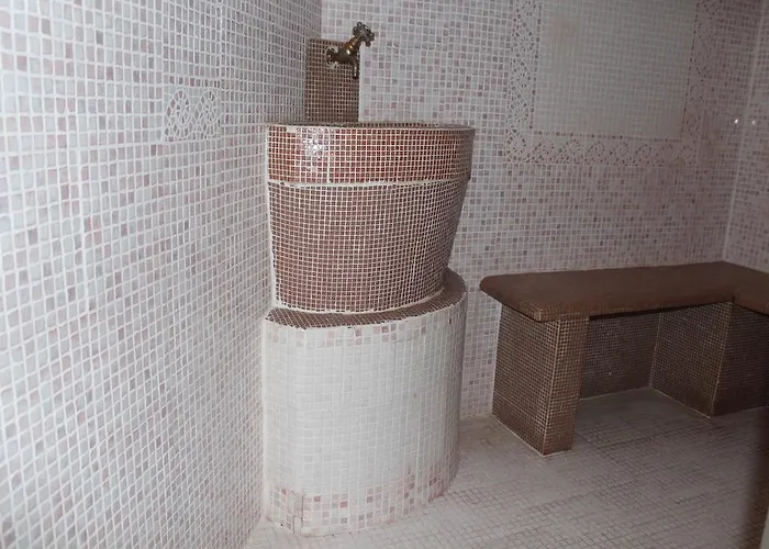 La Tomette, The Originals Relais Hotel 3*